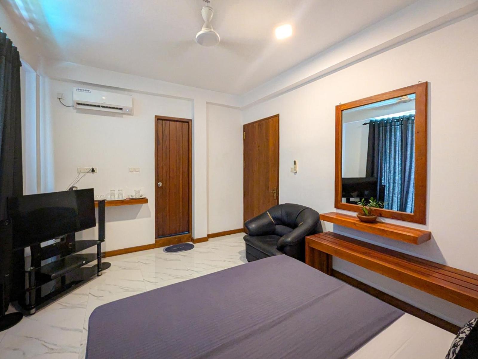 Airport Hotel By Cmb Apartments Negombo Exterior foto
