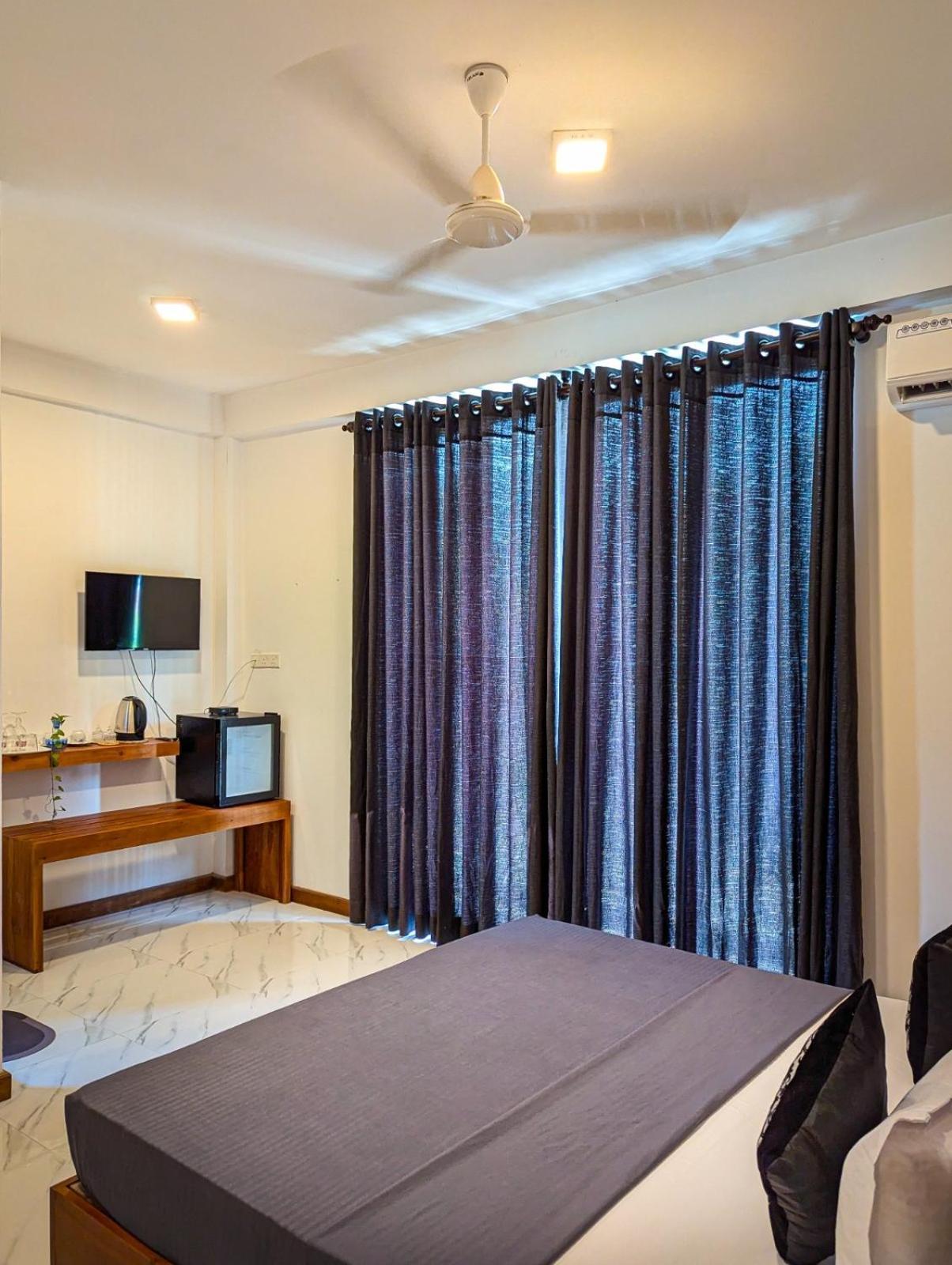 Airport Hotel By Cmb Apartments Negombo Exterior foto